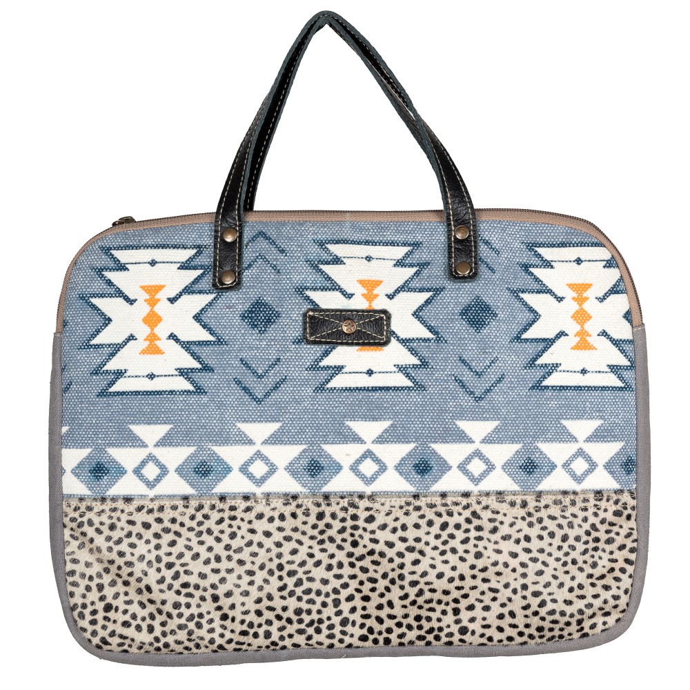 1832-1.jpg Gwen Laptop Sleeve - Image 1